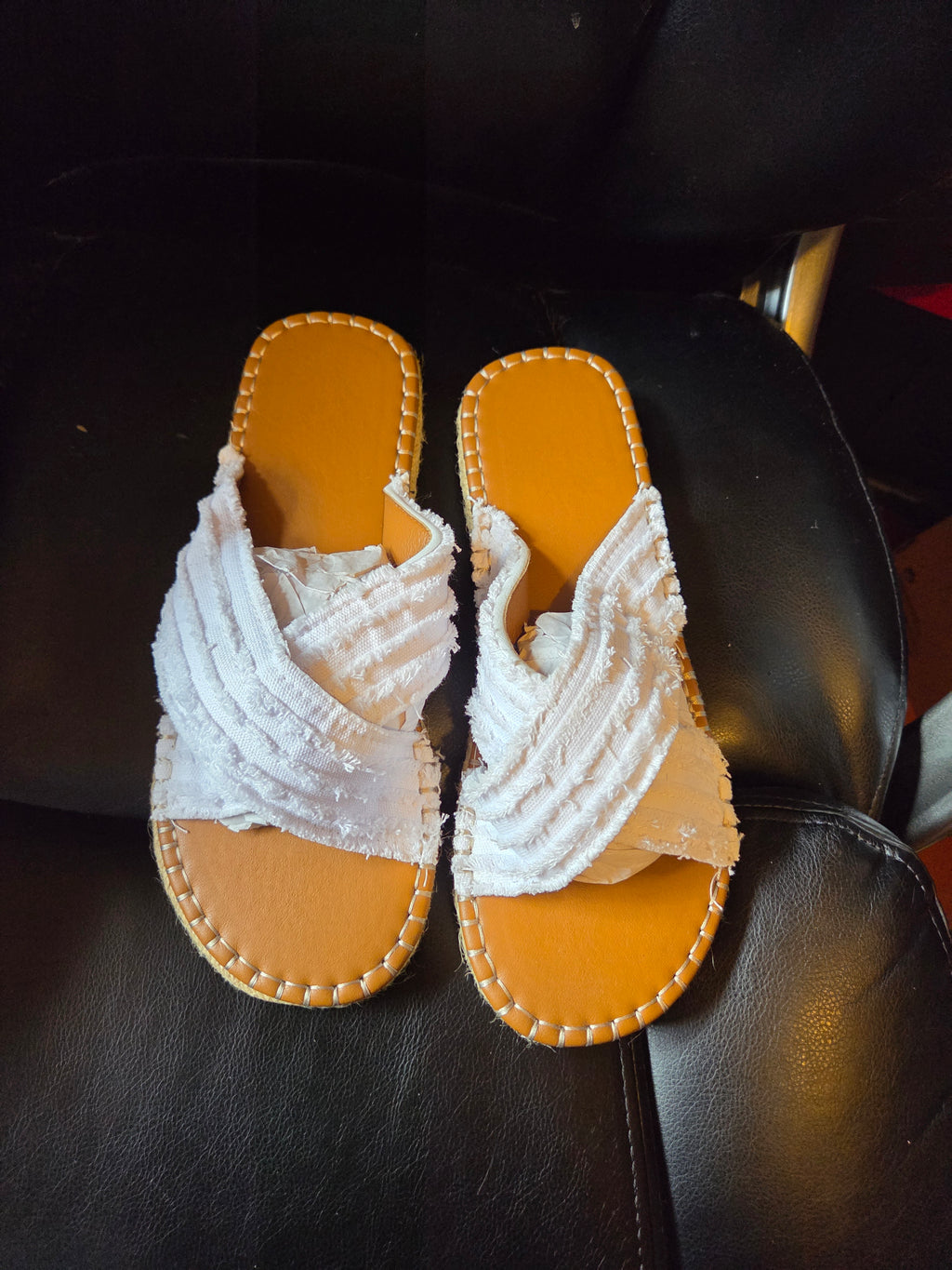 Women’s Open Toe Slide Sandals – White Textured Strap – Casual Summer Slippers size 10.5