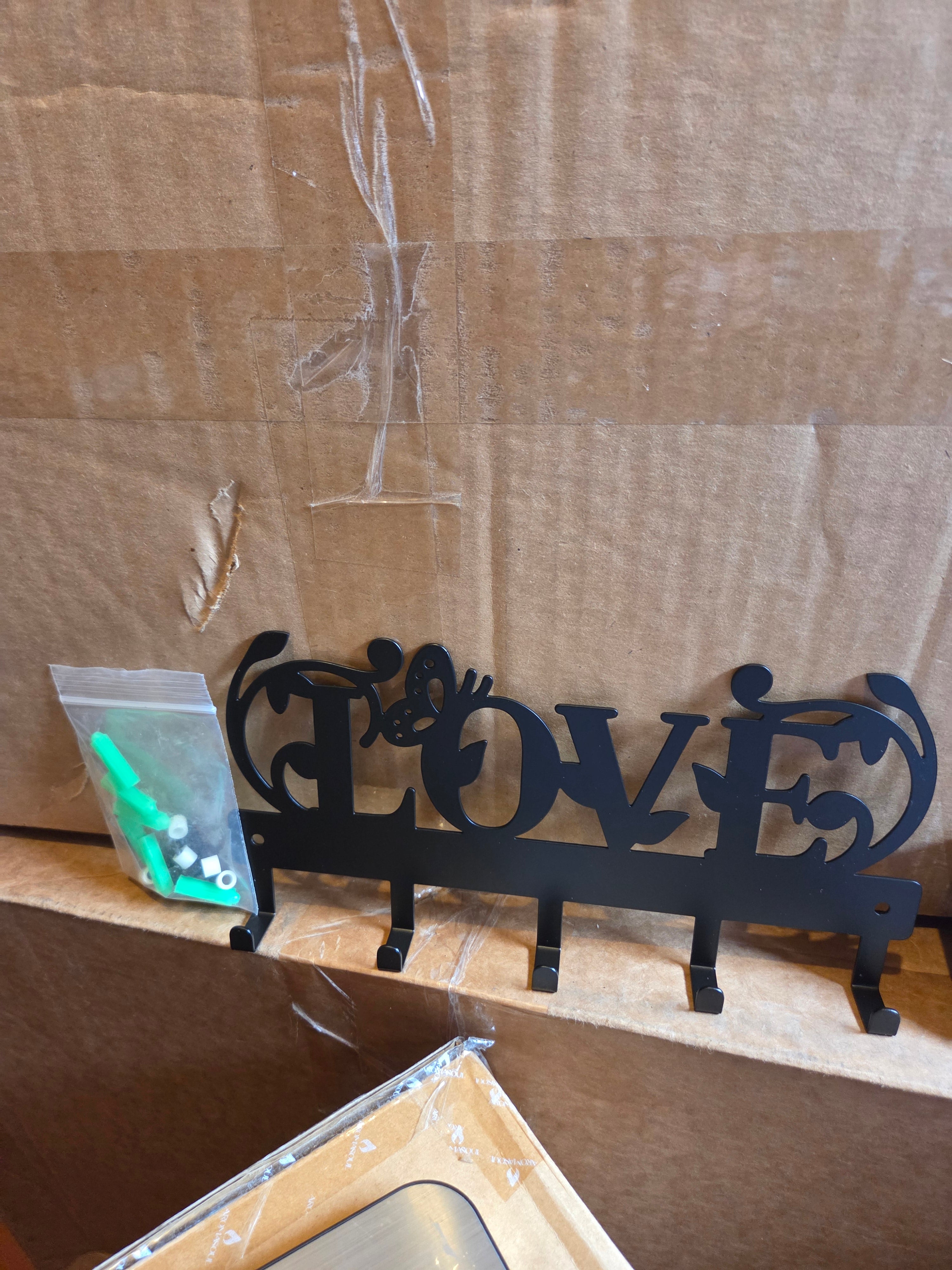 “LOVE” Wall Mounted Key Holder Rack – Decorative Metal Hook Organizer (Black)