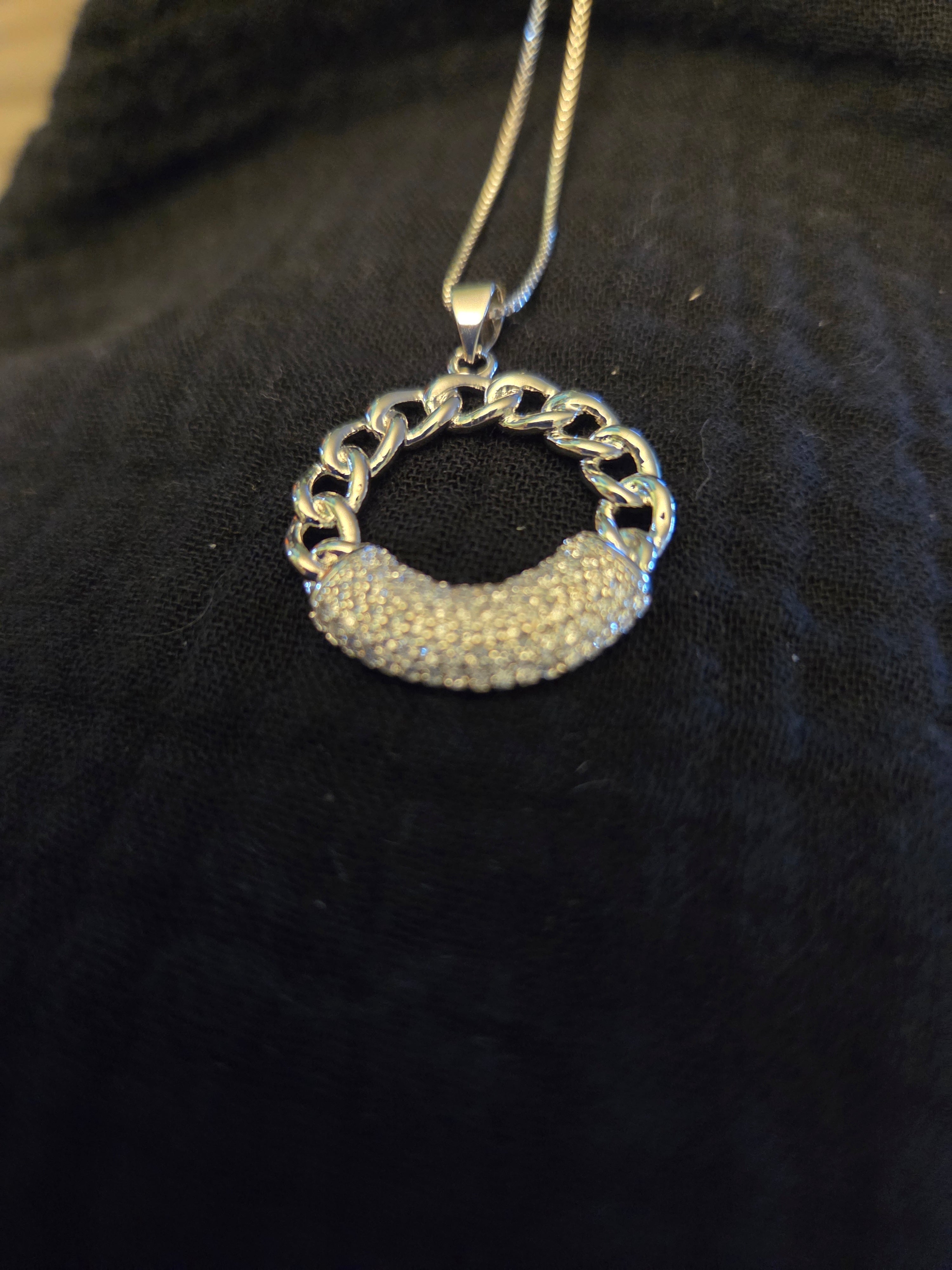Silverchain circle Necklace