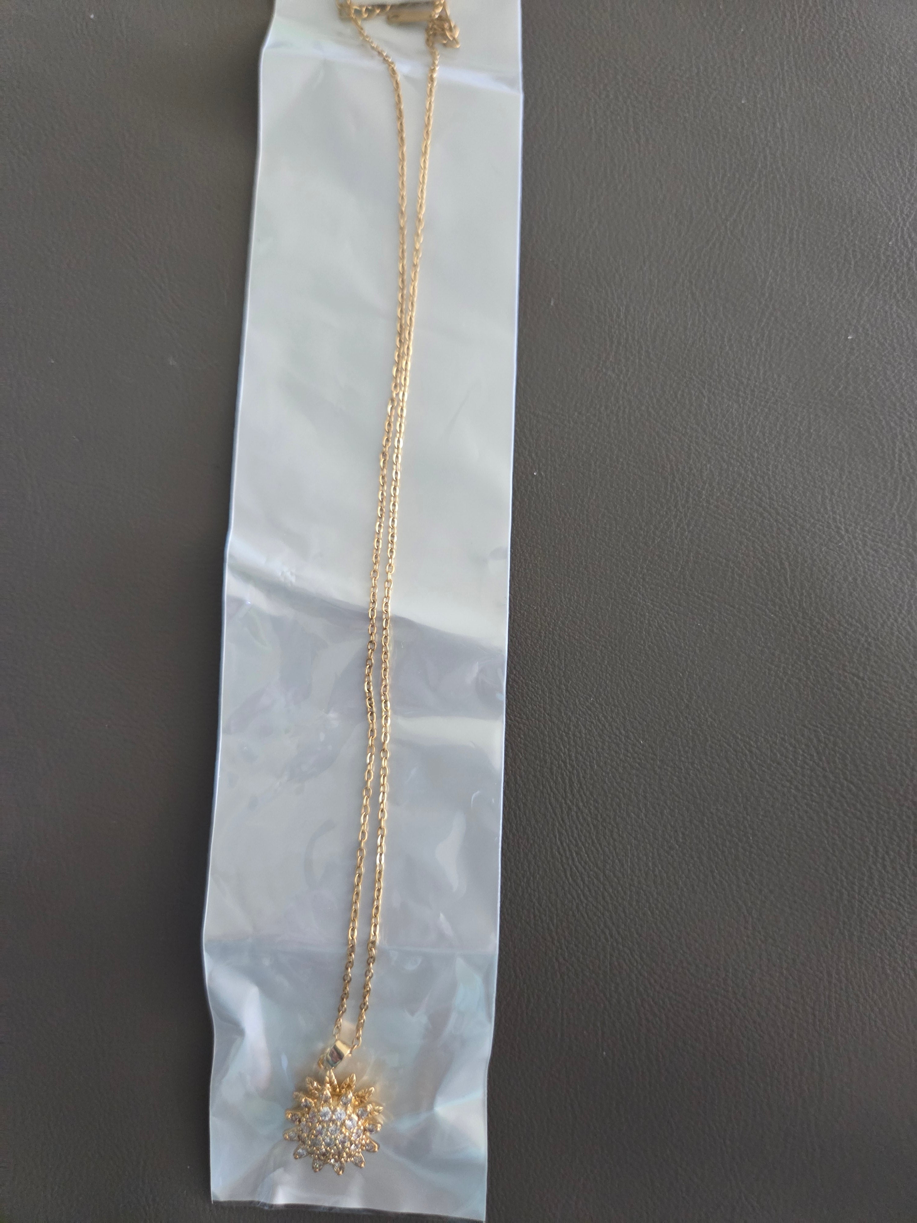 Gold Tone Clover Pendant Necklace – Stainless Steel Floral Charm Jewelry
